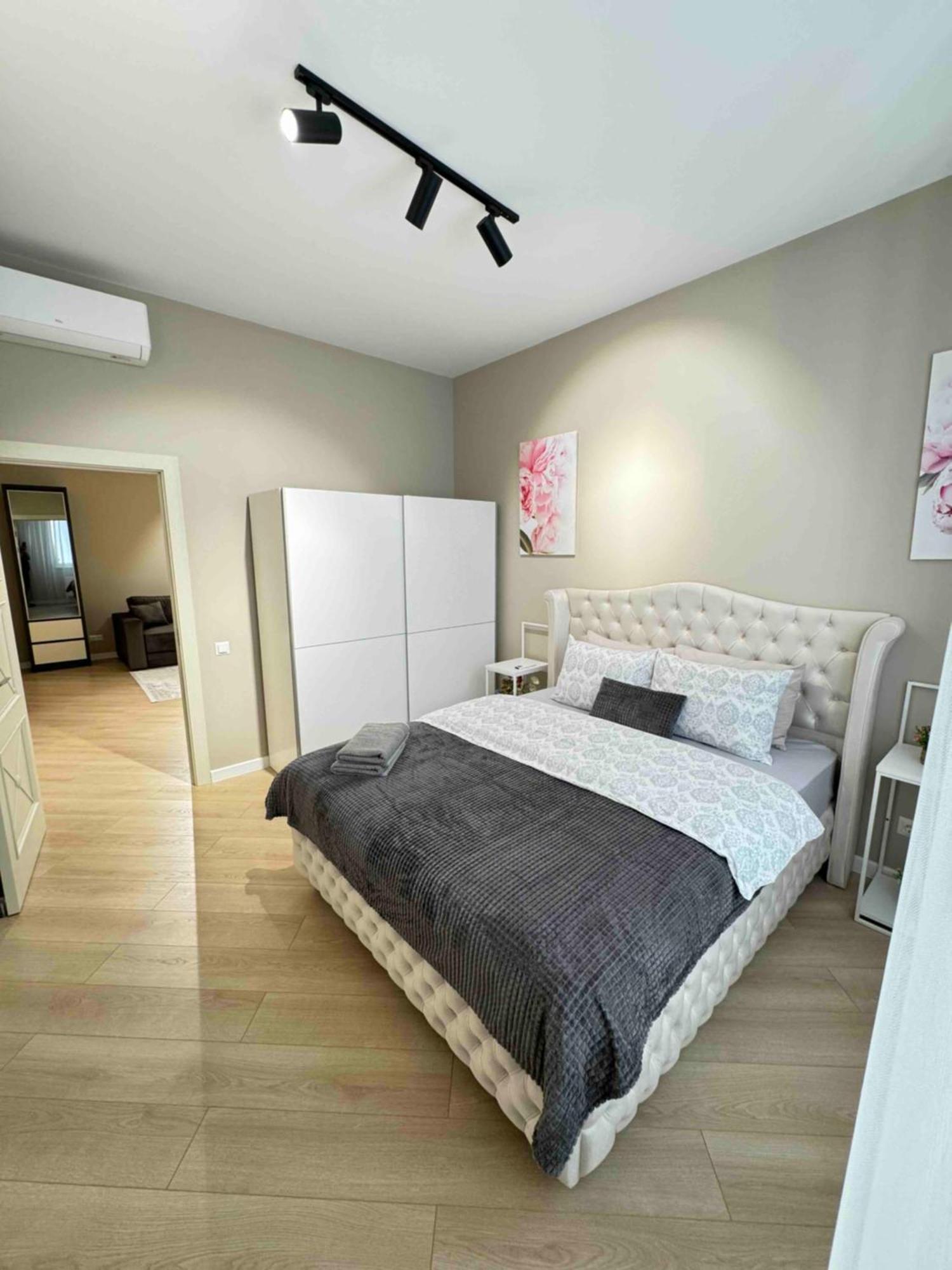 Rentnow Modern Business Apartment With 3 Bedrooms In Centre คีชีเนา ภายนอก รูปภาพ