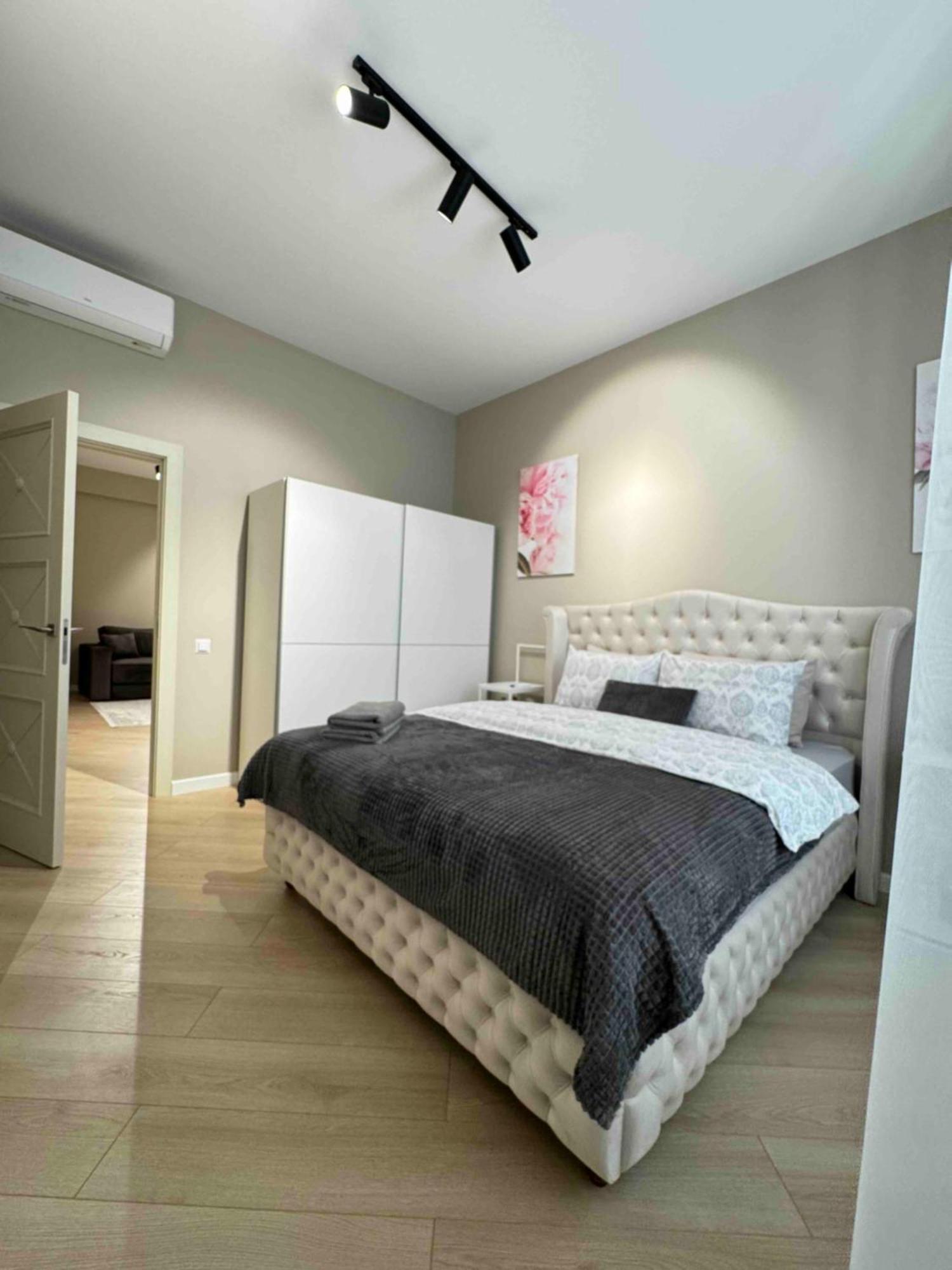 Rentnow Modern Business Apartment With 3 Bedrooms In Centre คีชีเนา ภายนอก รูปภาพ